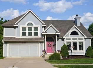 6737 Red Oak Dr, Shawnee, KS 66217
