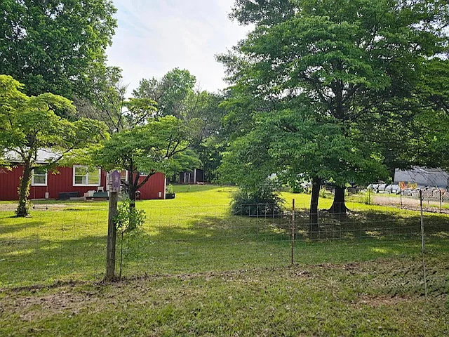 338 Bradley Dr — Photo 3