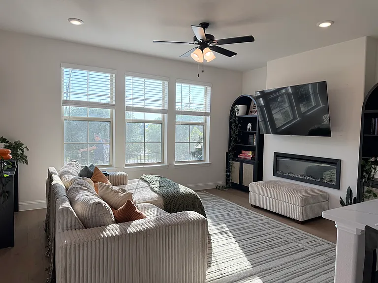 7933 Sunset Blvd — Photo 3