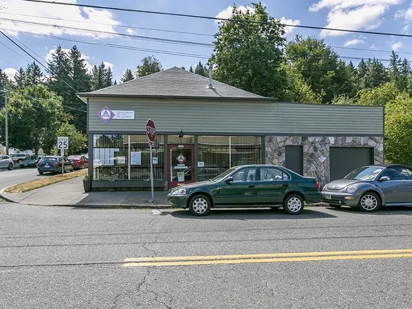 6838 SE Belmont St, Portland, OR 97215