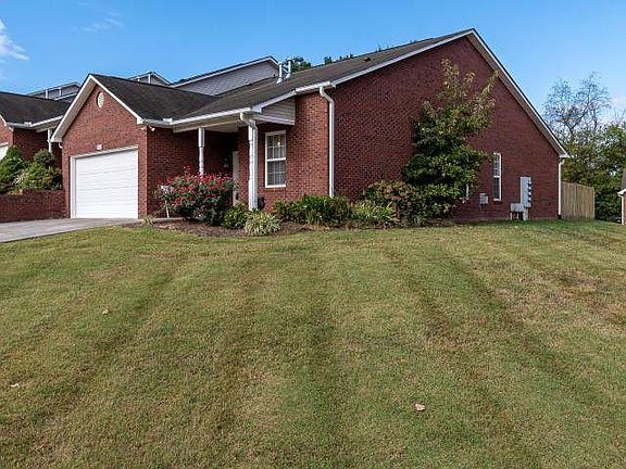 3rd image of 931 Webster Groves Ln
