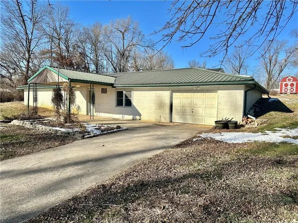 110 E 6th St, Knob Noster, MO 65336