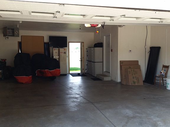 25' x 32' heated garage