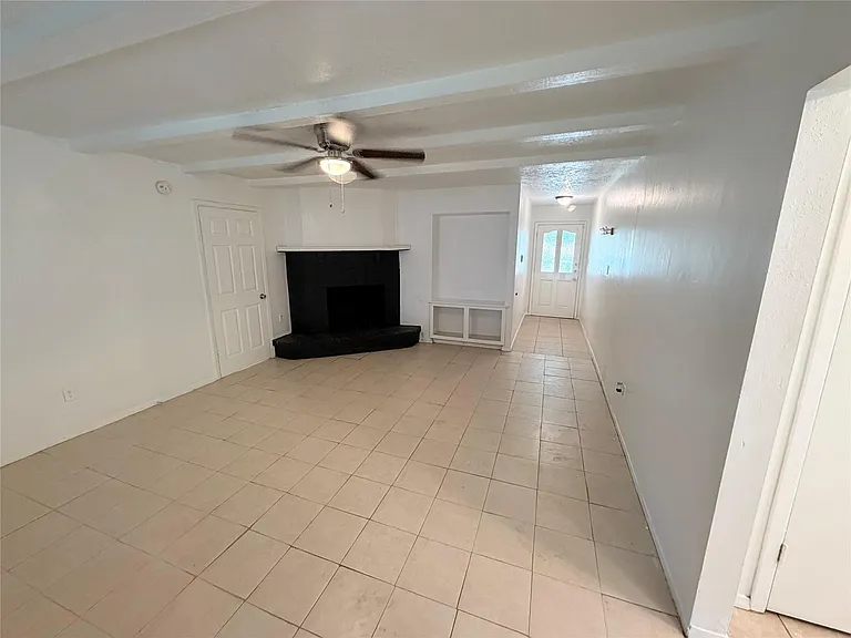 6622 Castleview Ln — Photo 4