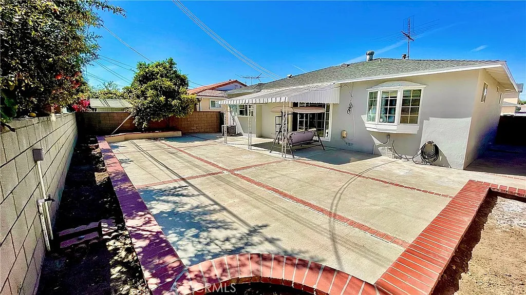 4 bed, 1424 sqft, $4,500 — Photo 2