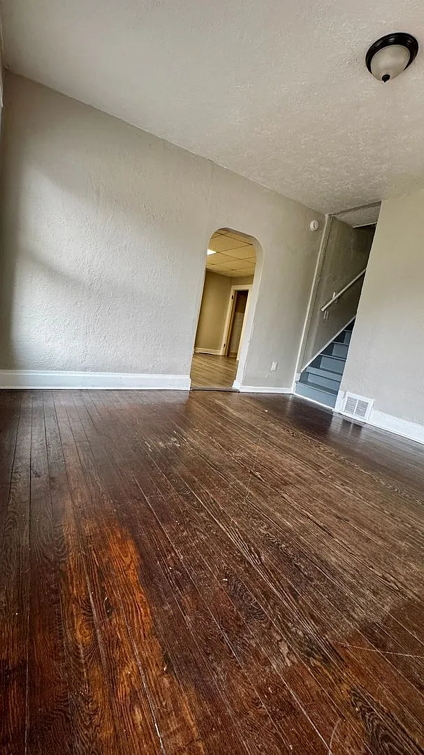 4 bed, 1.0 bath, 1198 sqft, $1,395 — Photo 3