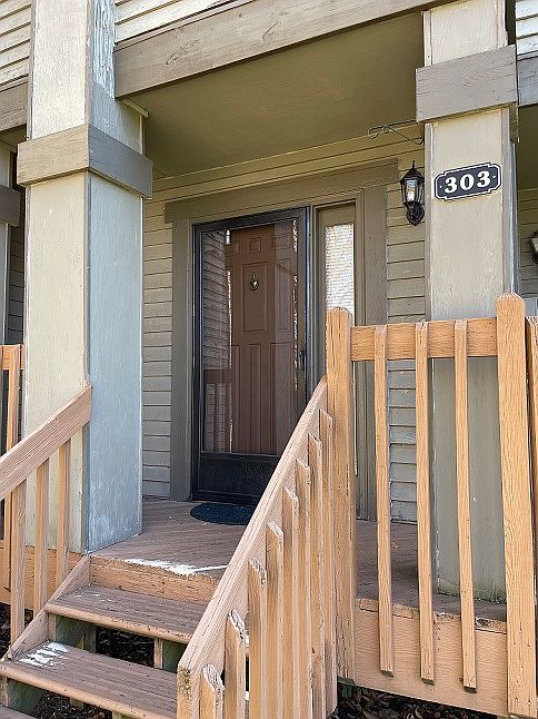 1st image of 303 Bridgewater Dr