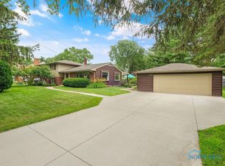 1139 Schmidlin Rd, Oregon, OH 43616