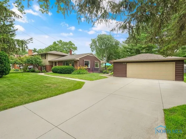 1139 Schmidlin Rd, Oregon, OH 43616