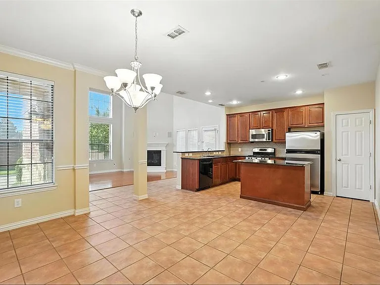 2101 Broadstone Dr — Photo 12