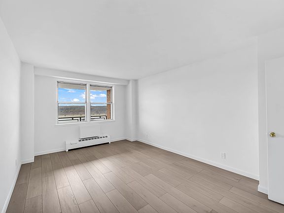 4th image of 5900 Arlington Ave APT 15K