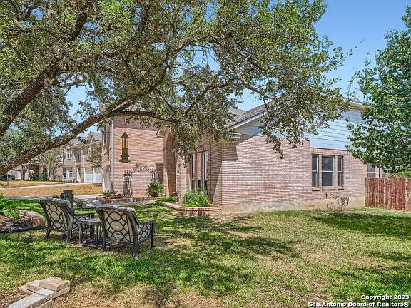 3rd image of 106 Jardin Vista