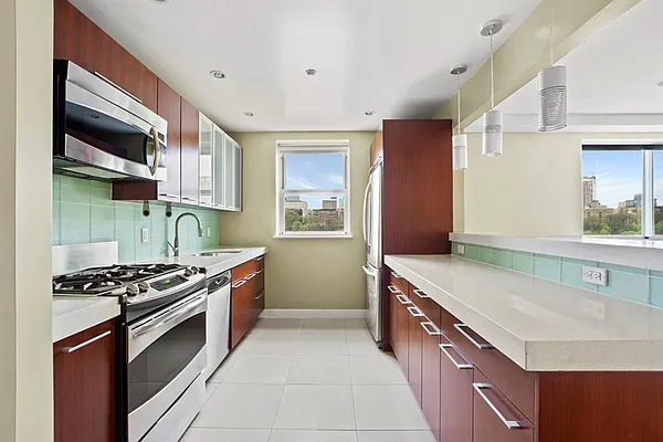 Rented by Douglas Elliman | media 14