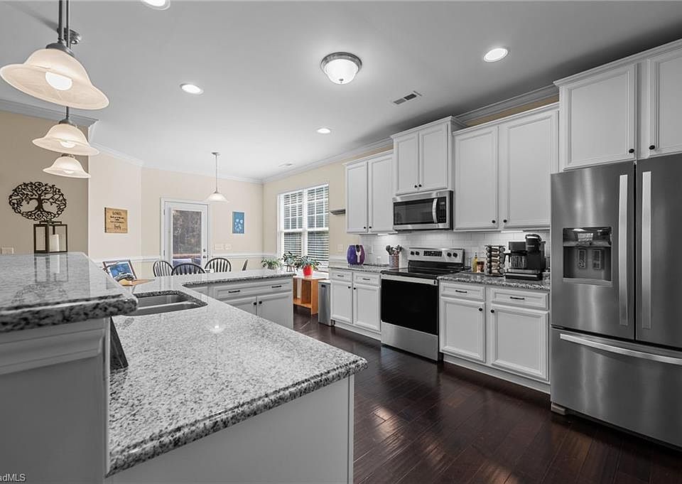 1st image of 2867 Bingham Dr