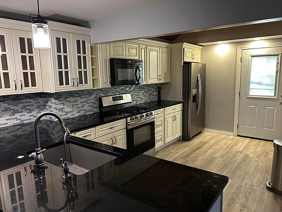 4th image of 805 N Saint Paul St