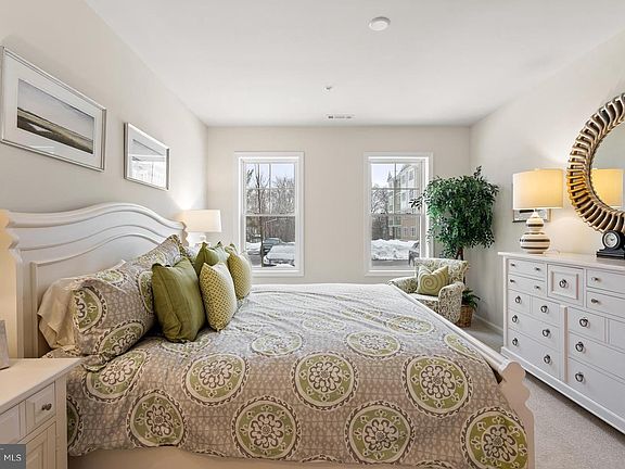 5th image of 401 Washington St #110