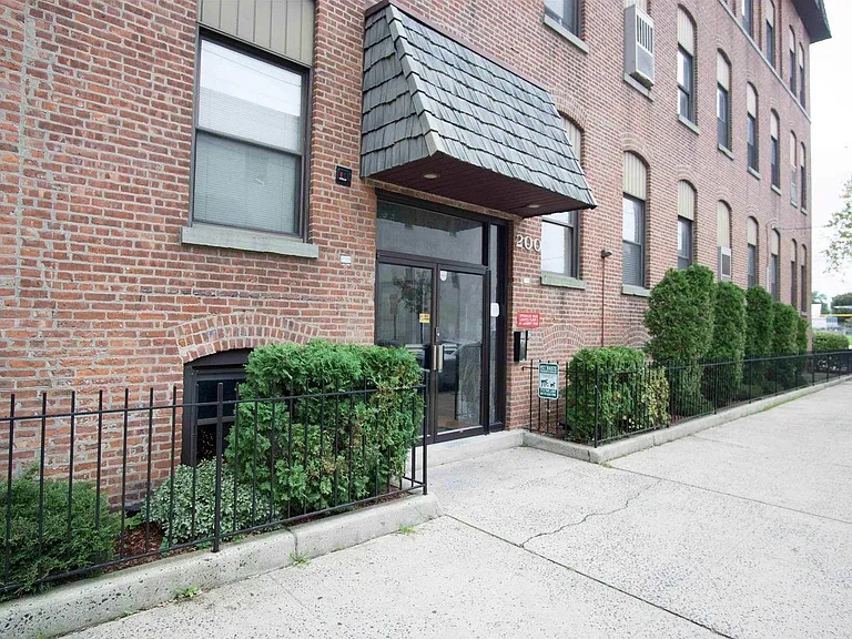 200 Central Ave #B5 — Photo 1