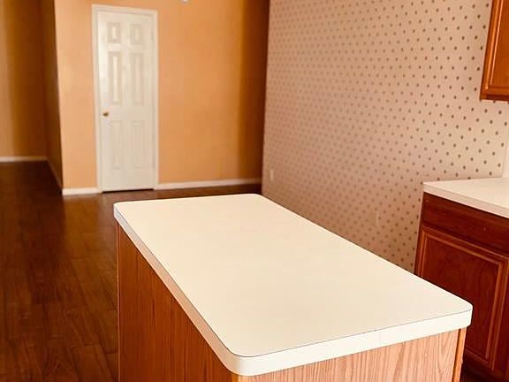 4th image of 8927 Diamond Lake Ln