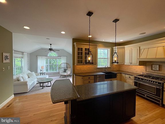 5th image of 3120 Laughead Ln