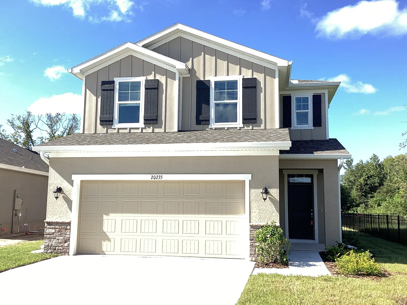 4 bed, 2.5 bath, 1977 sqft, $2,605 — Photo 1