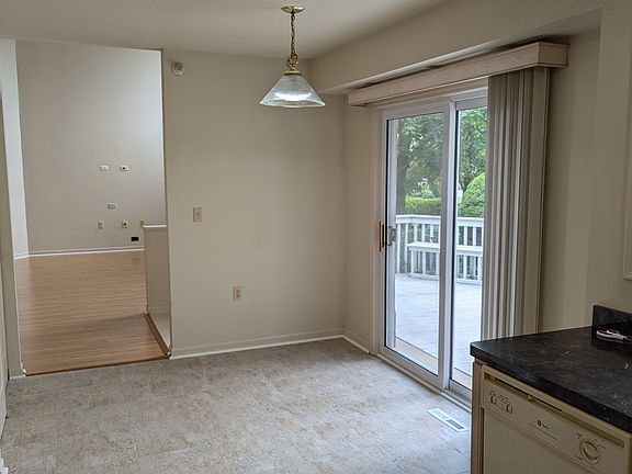 4th image of 14303 Waterford Square Dr