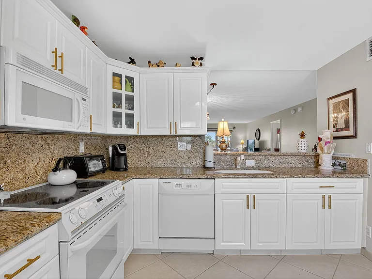 2871 N Ocean Blvd #R254 — Photo 16