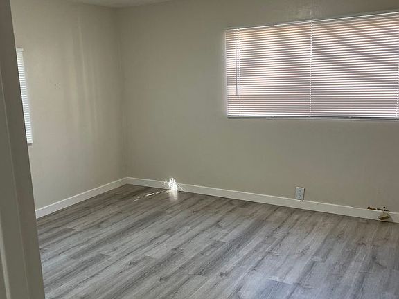 4th image of 717 W 75th St #719-1