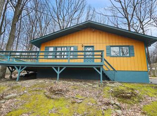 174 E Lake Dr, Milford, PA 18337