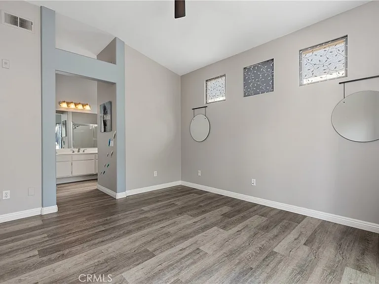 230 California Ct — Photo 10