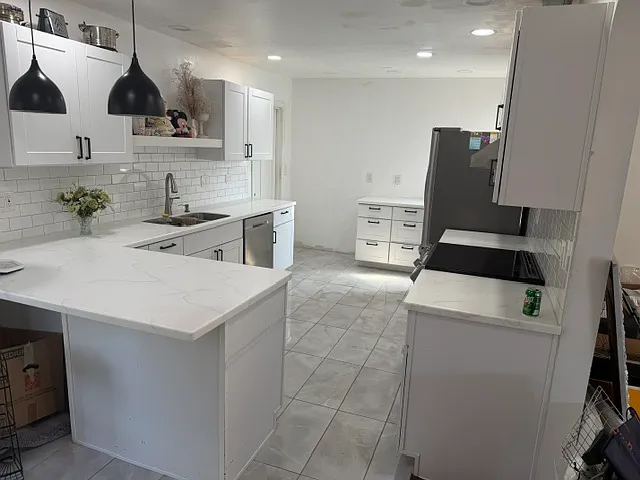 840 SW 13th St — Photo 3