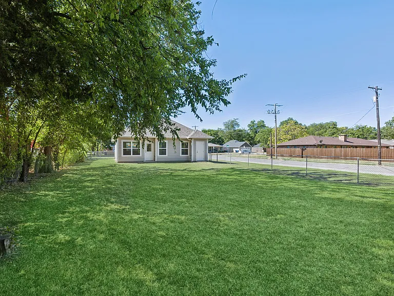 731 W Bond St — Photo 29