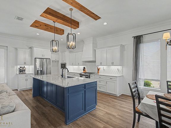 5th image of 609 Stowe Cir