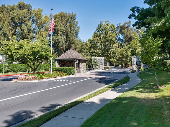 3rd image of 3367 Quail Walk Ln