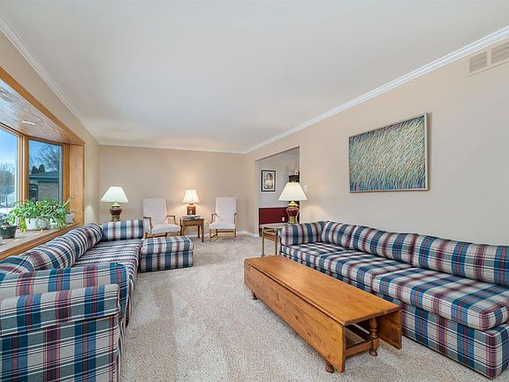 5th image of 33675 Bernadine Dr