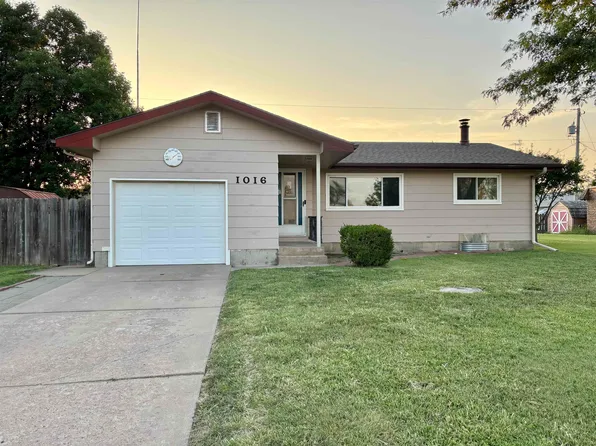 1016 Coolidge St, Great Bend, KS 67530