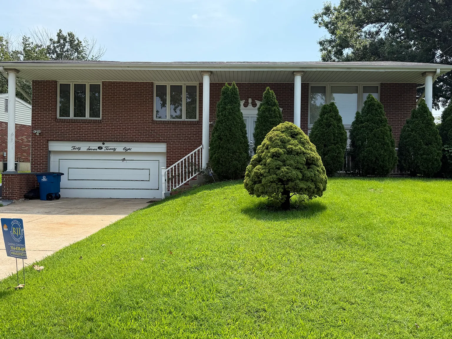 3 bed, 2200 sqft, $2,200 — Photo 1
