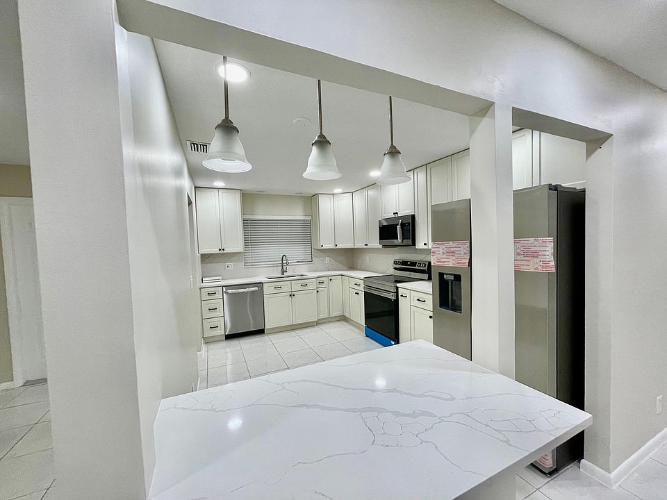 New kitchen with shaker cabinets and quartz countertops