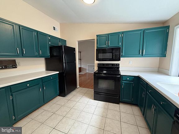 2nd image of 102 Macbarger Cir