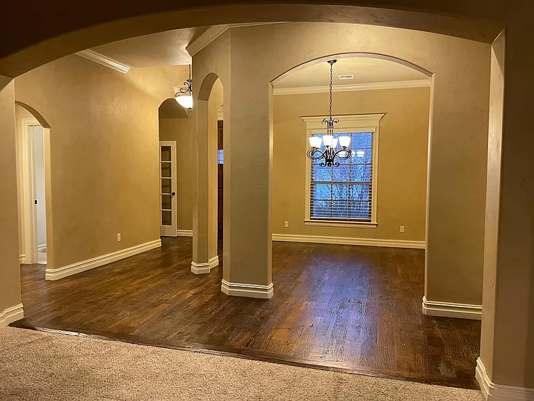 1400 W Ulysses St — Photo 6