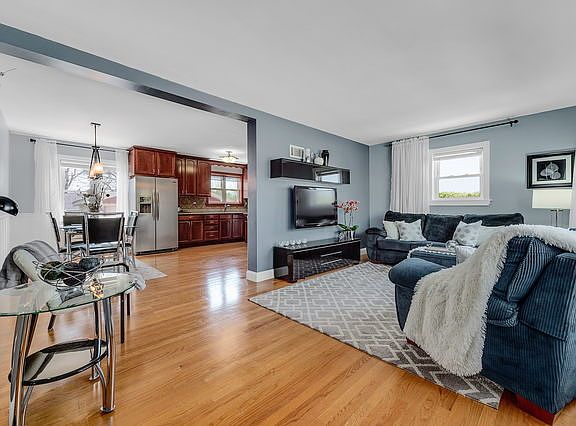 4th image of 10781 Canterbury St