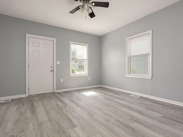 3624 Parthenia Ave — Photo 3