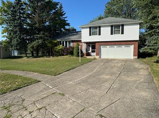 76 Leacliff Ln, Buffalo, NY 14224