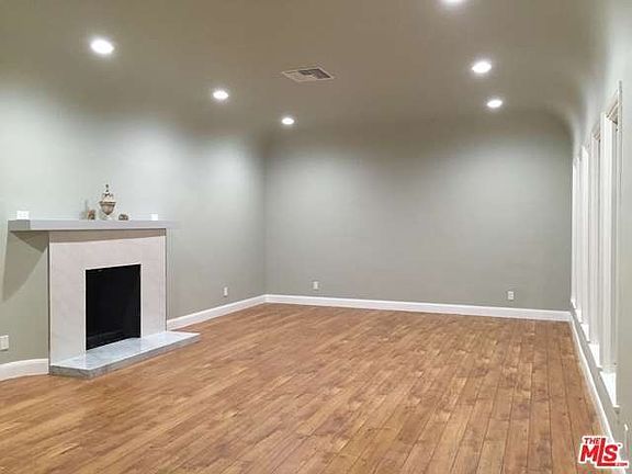 3rd image of 1023 E Olive Ave