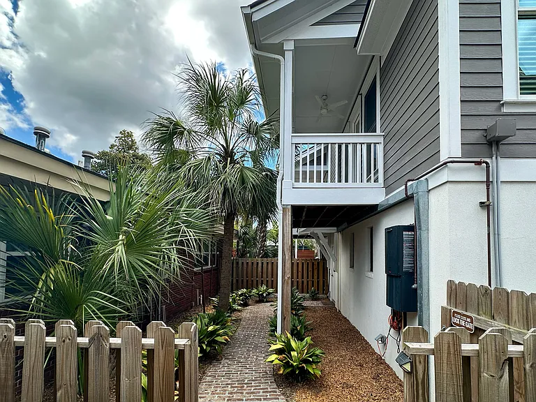 1415 Abercorn St — Photo 3