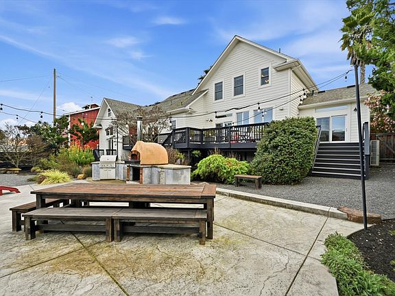 4th image of 21402 Geyserville Avenue