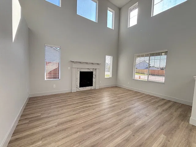 4 bed, 2.5 bath, 2538 sqft, $3,100 — Photo 2