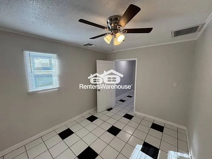 2818 W Heatherbrae Dr — Photo 11