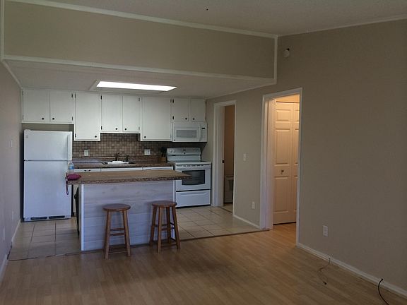 3rd image of 460 7th Pl #460