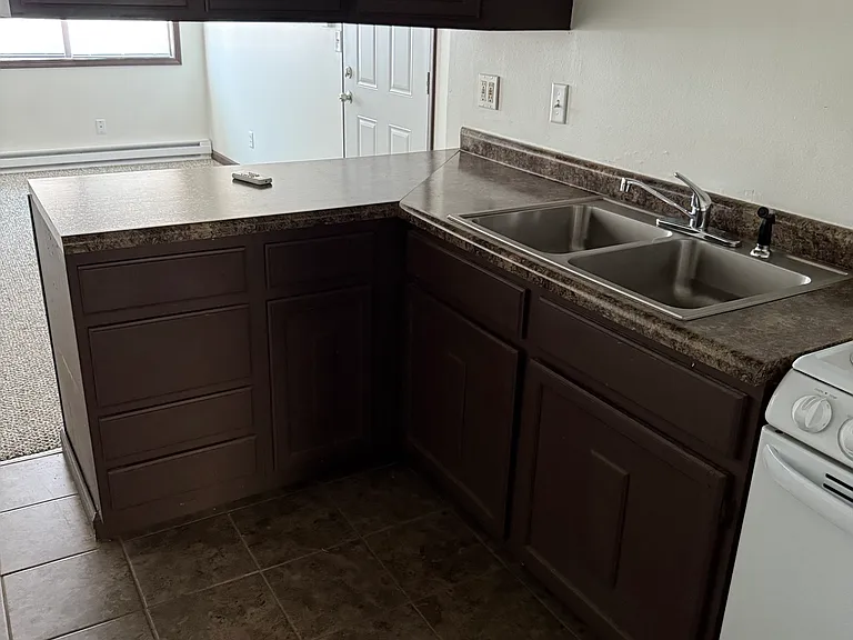 436 Martin Rd E — Photo 5
