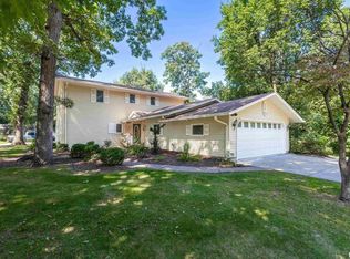 14 Forest Rd, Rock Island, IL 61201